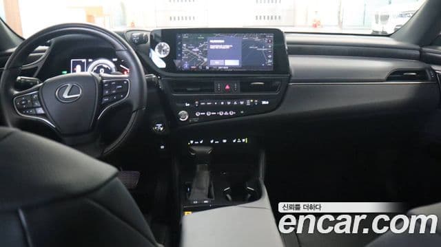 Lexus ES300h 2025 — Photo 10/15