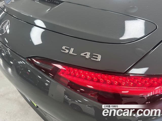 Mercedes-Benz SL-Class 2025 — Photo 13/18