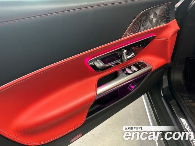 Mercedes-Benz SL-Class 2025 — Photo 8/18