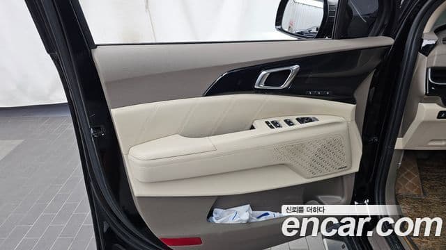 Kia Carnival 2024 — ფოტო 25/30