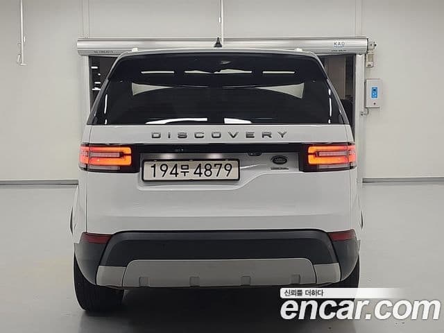 Land Rover Discovery 5 2019 — Şəkil 10/19