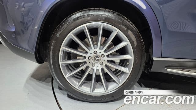 Mercedes-Benz GLE-Class 2024 — Photo 37/39