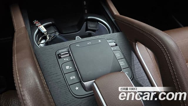 Mercedes-Benz GLE-Class 2024 — Photo 22/39