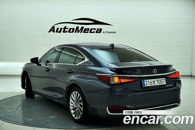 Lexus ES300h 2023 — Şəkil 19/20