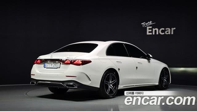 Mercedes-Benz E-Class 2026 — Photo 8/35