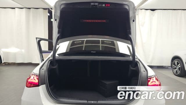 Mercedes-Benz E-Class 2026 — Photo 21/35