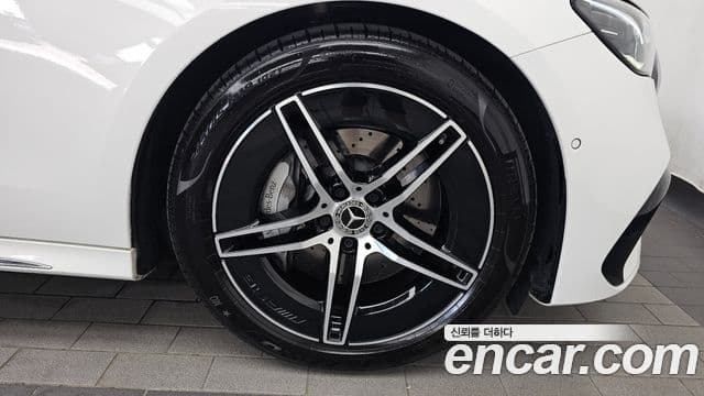 Mercedes-Benz E-Class 2026 — Photo 17/35