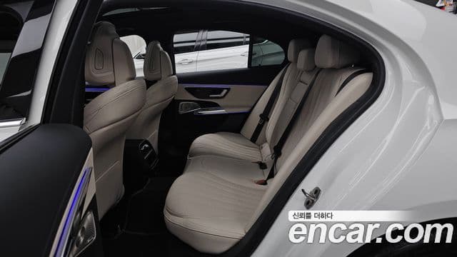 Mercedes-Benz E-Class 2026 — Photo 32/35