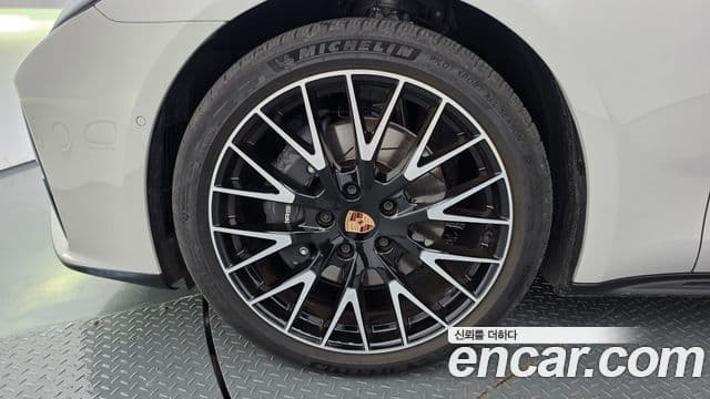 Porsche Panamera 2025 — Photo 28/37