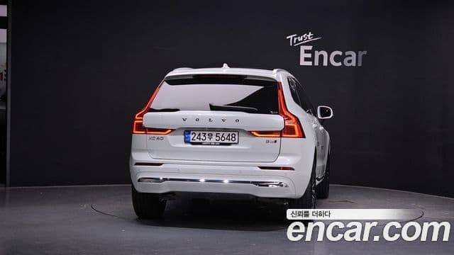 Volvo XC60 2024 — ფოტო 31/35