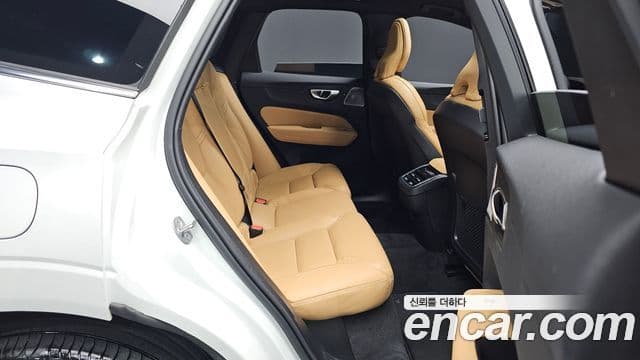 Volvo XC60 2024 — ფოტო 34/35