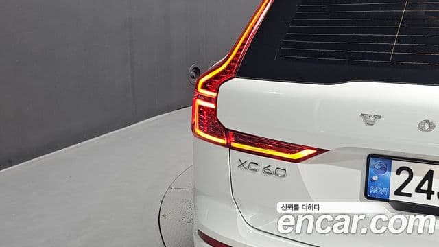 Volvo XC60 2024 — ფოტო 21/35