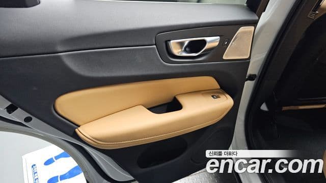 Volvo XC60 2024 — ფოტო 27/35