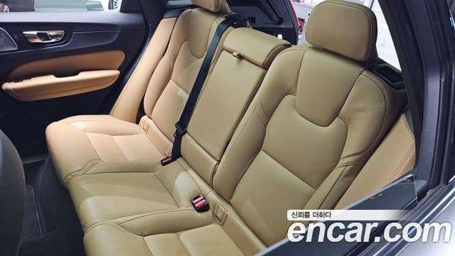 Volvo XC60 2024 — ფოტო 22/35