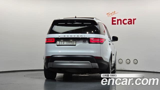 Land Rover Discovery 5 2018 — Şəkil 15/20