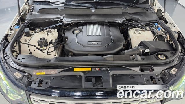 Land Rover Discovery 5 2018 — Şəkil 17/20