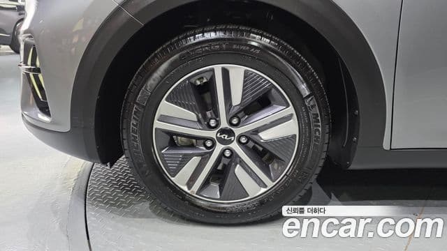 Kia Niro 2021 — Фото 5/20