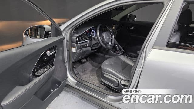 Kia Niro 2021 — Фото 10/20
