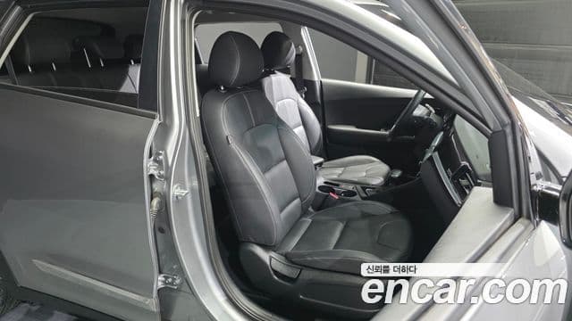 Kia Niro 2021 — Фото 11/20
