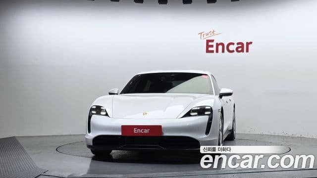 Porsche Taycan 2022 — ფოტო 28/37