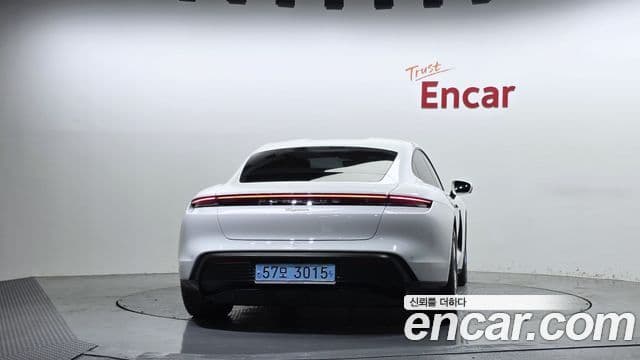 Porsche Taycan 2022 — ფოტო 24/37