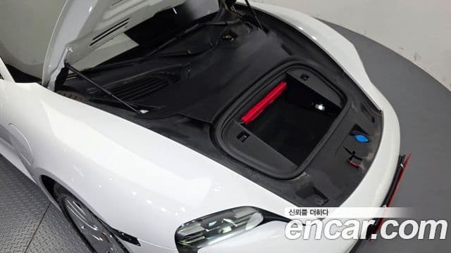 Porsche Taycan 2022 — ფოტო 29/37