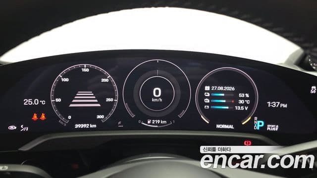Porsche Taycan 2022 — ფოტო 22/37