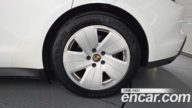 Porsche Taycan 2022 — ფოტო 27/37