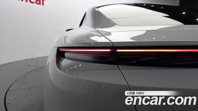 Porsche Taycan 2022 — ფოტო 18/37