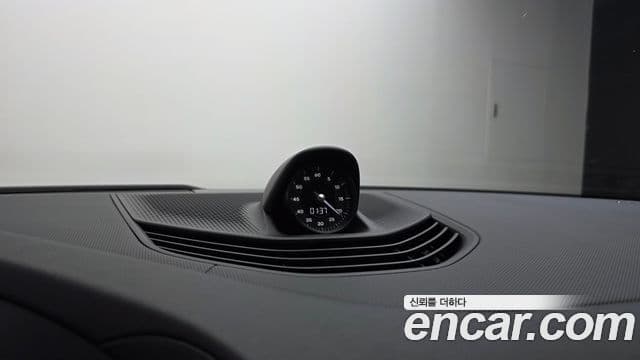 Porsche Taycan 2022 — ფოტო 4/37