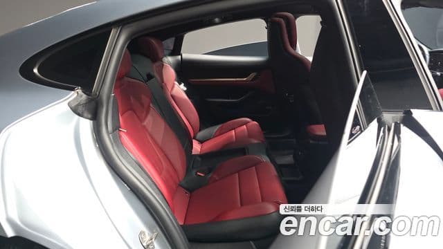 Porsche Taycan 2020 — Şəkil 10/32