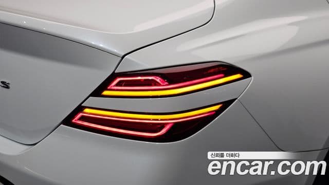 Genesis G70 2020 — Photo 22/33
