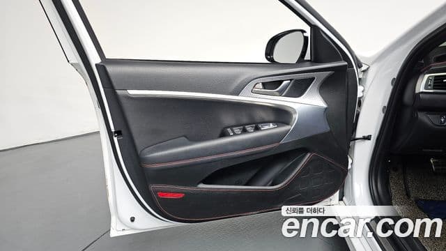 Genesis G70 2020 — Photo 23/33