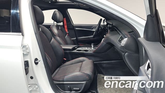 Genesis G70 2020 — Photo 28/33