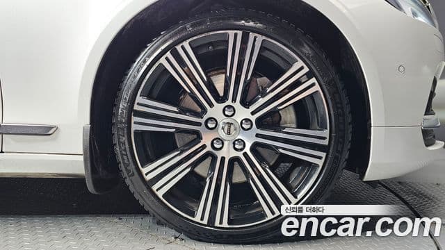 Volvo S90 2021 — Photo 32/37