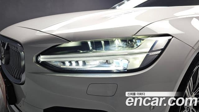 Volvo S90 2021 — Photo 31/37