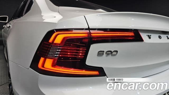 Volvo S90 2021 — Photo 35/37