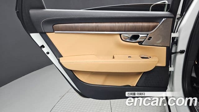 Volvo S90 2021 — Photo 17/37