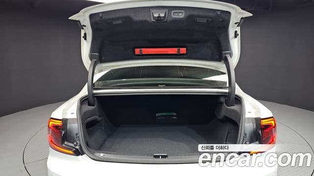 Volvo S90 2021 — Photo 27/37