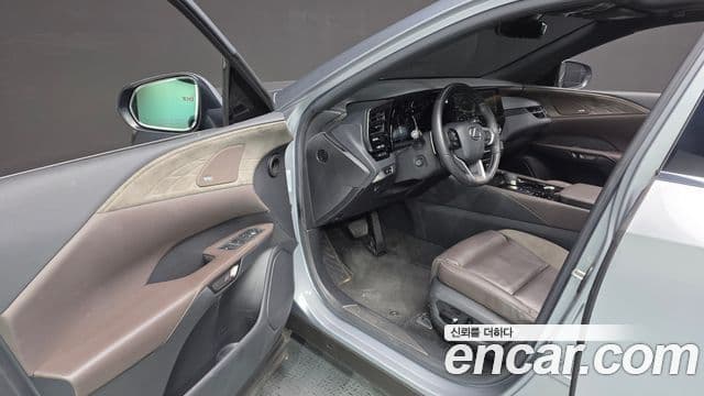 Lexus RX350h 2023 — Фото 10/20