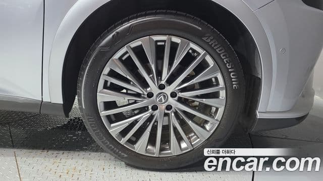 Lexus RX350h 2023 — ფოტო 35/37