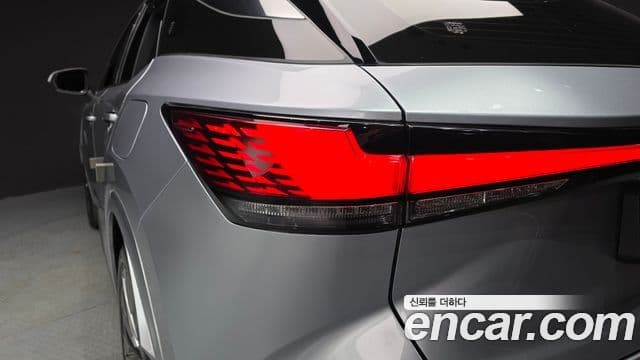 Lexus RX350h 2023 — ფოტო 14/37