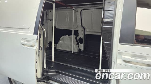 Hyundai Staria 2025 — Фото 11/20
