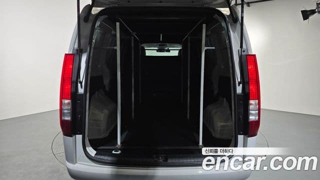 Hyundai Staria 2025 — Фото 17/20