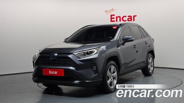 Toyota RAV4 2021 — Фото 1/20