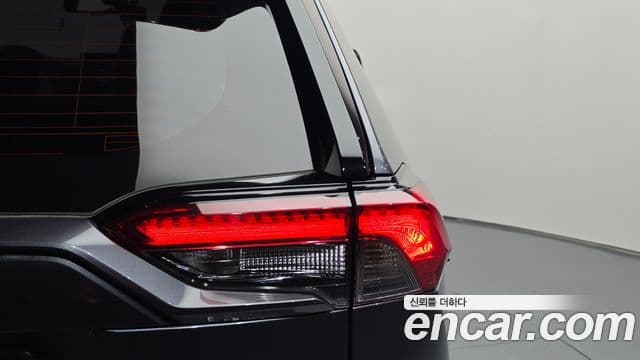 Toyota RAV4 2021 — Photo 29/31