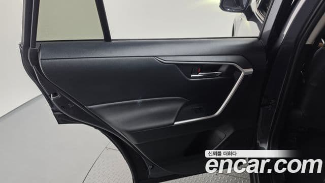 Toyota RAV4 2021 — Photo 31/31