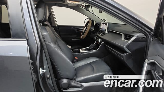 Toyota RAV4 2021 — Photo 27/31