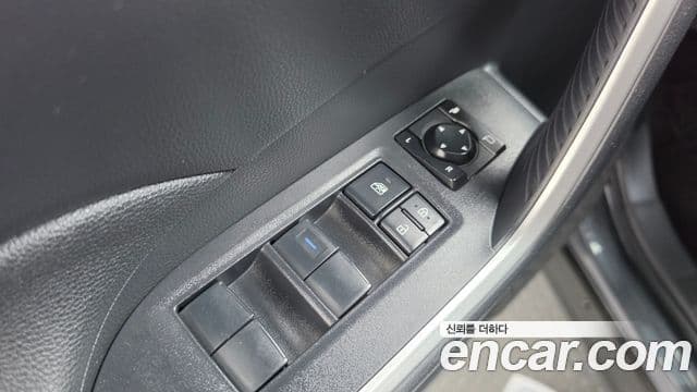 Toyota RAV4 2021 — Photo 28/31
