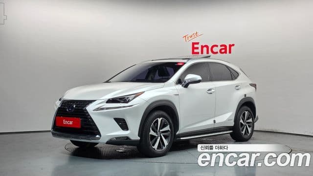 Lexus NX300h 2018 — Фото 1/20